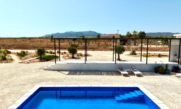 Herverkoop - 3. Vrijstaande villa - Pinoso - Costa Blanca Noord