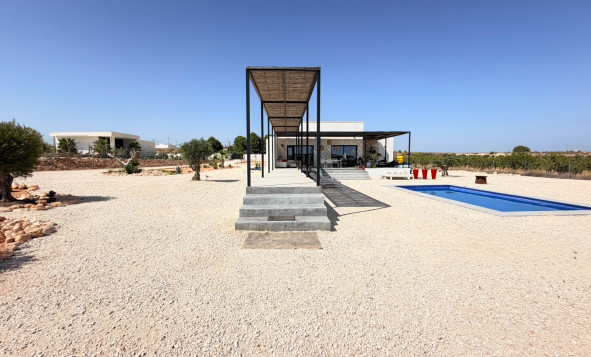 Herverkoop - 3. Vrijstaande villa - Pinoso - Costa Blanca Noord
