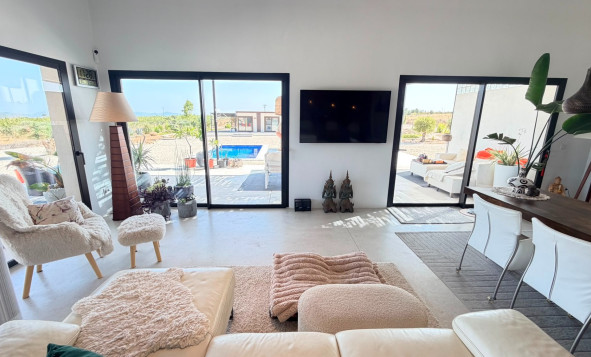 Herverkoop - 3. Vrijstaande villa - Pinoso - Costa Blanca Noord
