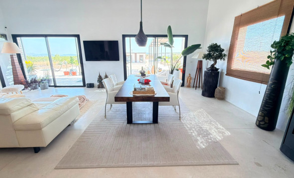Herverkoop - 3. Vrijstaande villa - Pinoso - Costa Blanca Noord