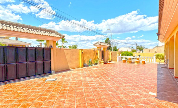 Resale - Villa - Torrevieja - Orihuela Costa