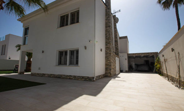 Resale - Villa - La Zenia - Orihuela Costa