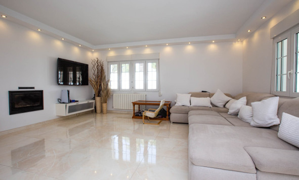 Resale - Villa - La Zenia - Orihuela Costa