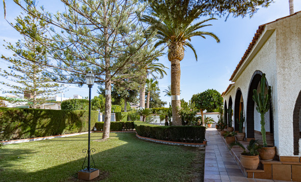 Resale - 4. House - Detached Villa - La Zenia - Orihuela Costa