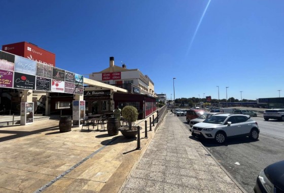 Reventa - Commercial Property - Dehesa de Campoamor - Orihuela Costa