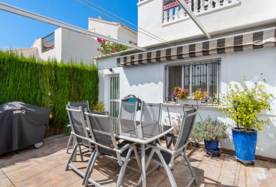 Resale - Villa - Punta Prima - Orihuela Costa