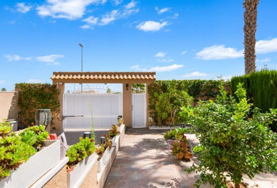 Resale - Villa - Punta Prima - Orihuela Costa