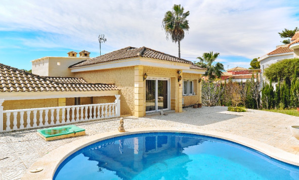 Herverkoop - Villa - Dehesa de Campoamor - Orihuela Costa