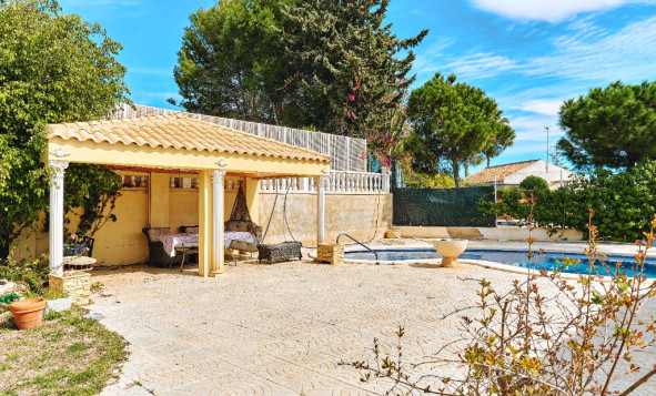 Resale - Villa - Dehesa de Campoamor - Orihuela Costa