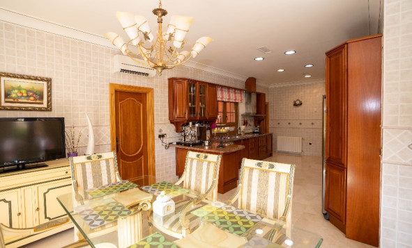 Resale - Villa - Dehesa de Campoamor - Orihuela Costa