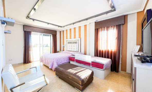 Resale - Villa - La Mata - Torrevieja