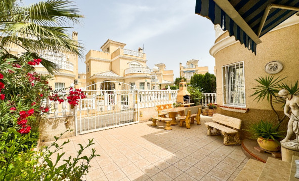 Resale - Villa - Los Altos - Orihuela Costa