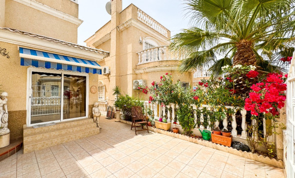 Resale - Villa - Los Altos - Orihuela Costa