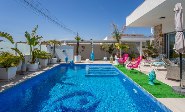 Resale - Villa - Torrevieja