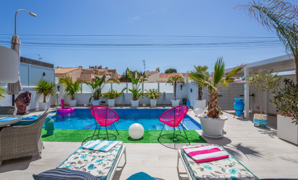 Resale - Villa - Torrevieja