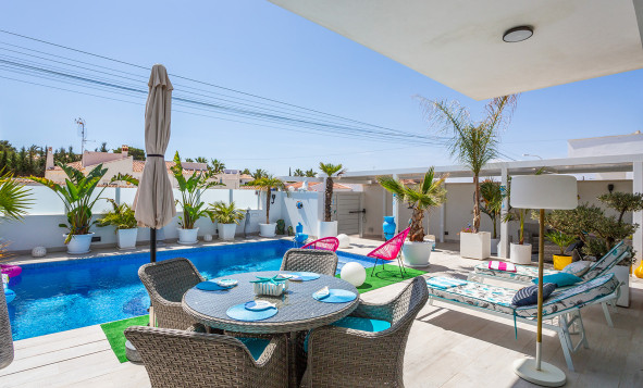 Resale - Villa - Torrevieja