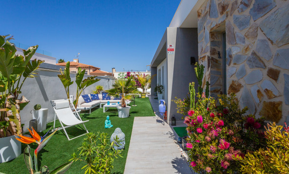 Resale - Villa - Torrevieja