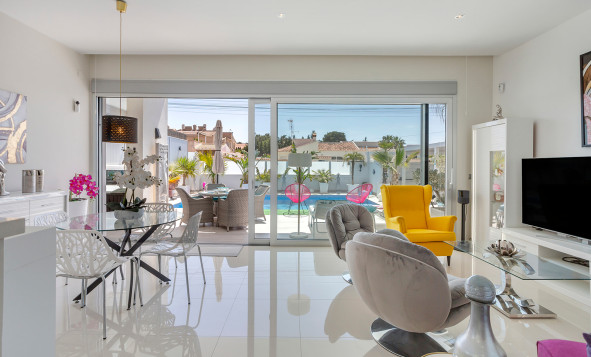 Resale - Villa - Torrevieja