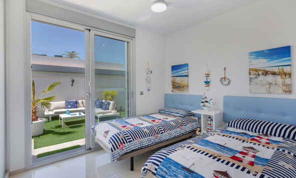 Resale - Villa - Torrevieja