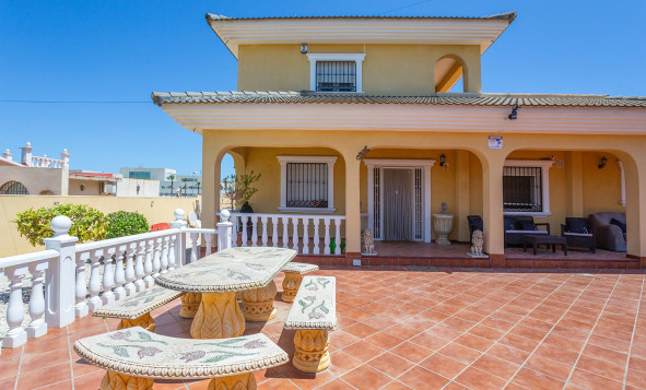 Resale - 4. House - Detached Villa - Torrevieja - Orihuela Costa