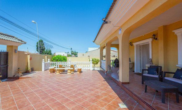 Resale - 4. House - Detached Villa - Torrevieja - Orihuela Costa