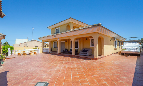 Resale - 4. House - Detached Villa - Torrevieja - Orihuela Costa