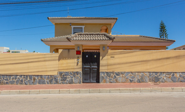 Resale - 4. House - Detached Villa - Torrevieja - Orihuela Costa