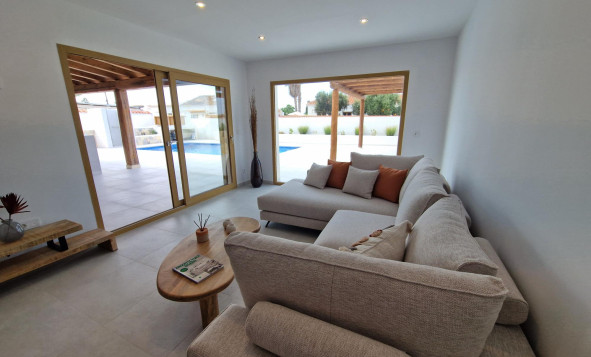 Resale - Villa - Torrevieja