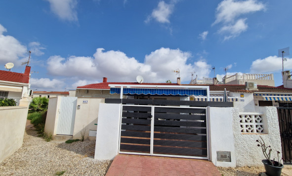 Resale - Villa - Torrevieja