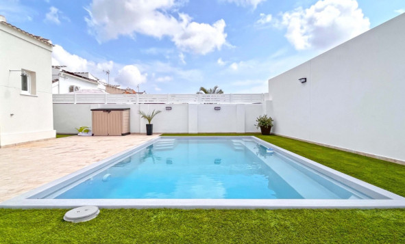 Resale - Villa - Torrevieja