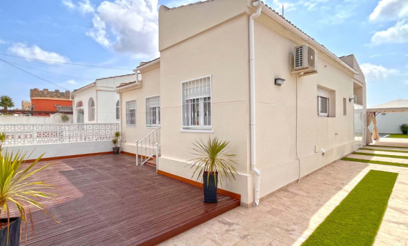 Resale - Villa - Torrevieja