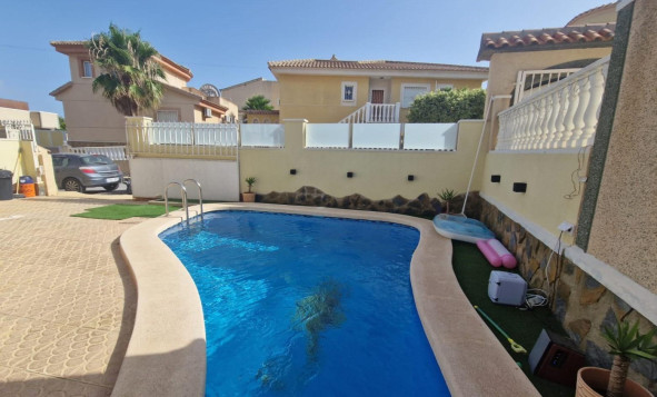 Resale - Chalet - San Miguel de Salinas - Orihuela Costa