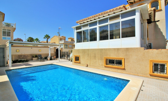 Herverkoop - Villa - Villamartin - Orihuela Costa