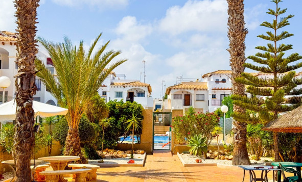 Herverkoop - Villa - Punta Prima - Orihuela Costa