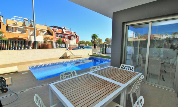 Herverkoop - Villa - Villamartin - Orihuela Costa