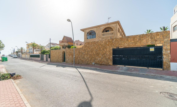 Resale - Villa - Orihuela Costa