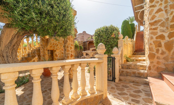 Resale - Villa - Orihuela Costa