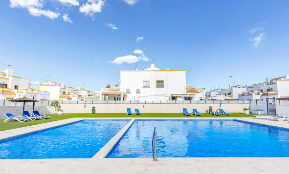 Resale - Villa - Torrevieja