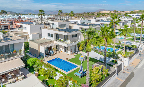 Resale - Villa - Orihuela - Vistabella Golf