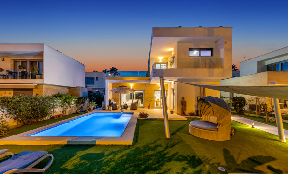 Resale - Villa - Orihuela - Vistabella Golf