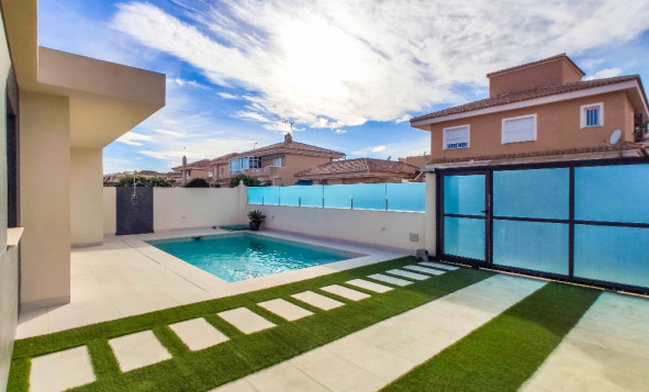 Resale - Villa - Punta Prima - Orihuela Costa