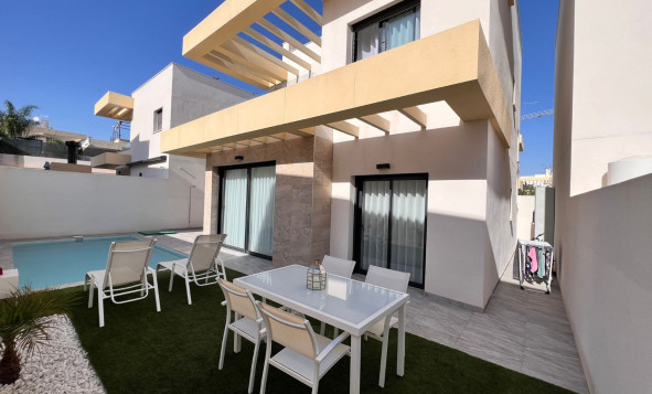 Reventa - Villa - Los Montesinos - Torrevieja