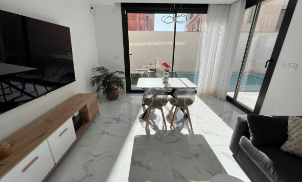 Reventa - Villa - Los Montesinos - Torrevieja