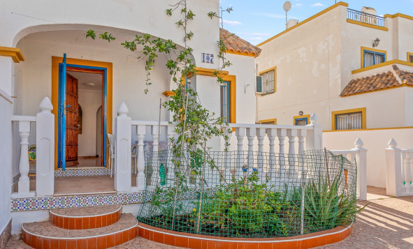 Resale - Villa - Torrevieja