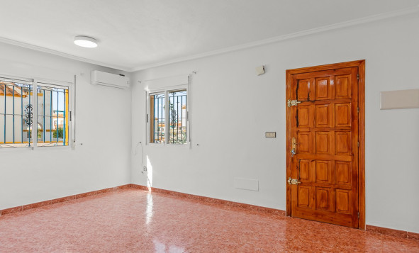 Resale - Villa - Torrevieja