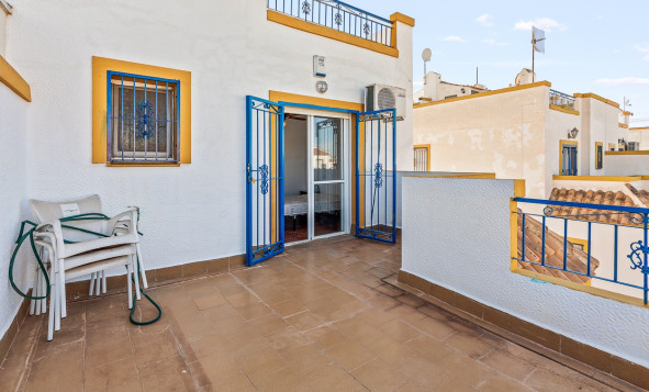 Resale - Villa - Torrevieja