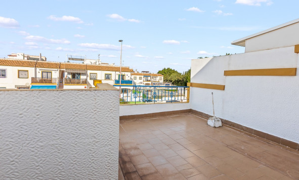 Resale - Villa - Torrevieja