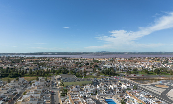 Resale - Villa - Torrevieja