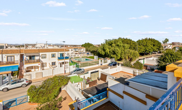 Resale - Villa - Torrevieja