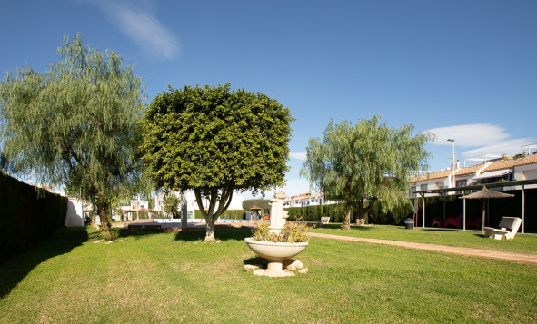 Resale - Villa - Torrevieja